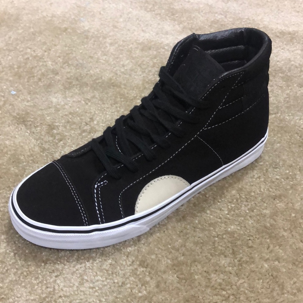 Size 10/10.5/11 Vans old skool/ Sk8 hi dark brown